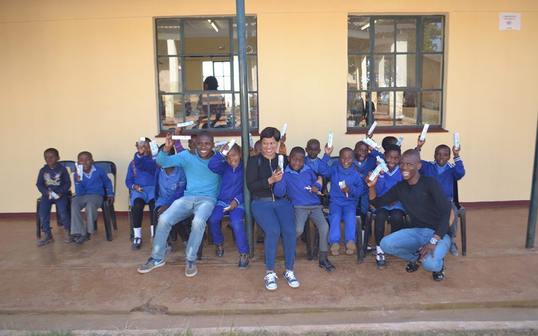 Students with toothpaste & toothbrushes
