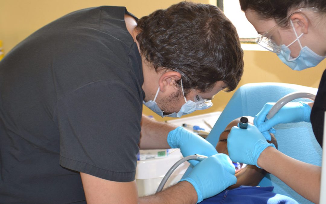 Fillings – assistant holding flash light for visibility