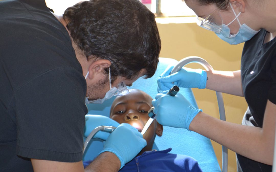 Fillings – assistant holding flash light for visibility
